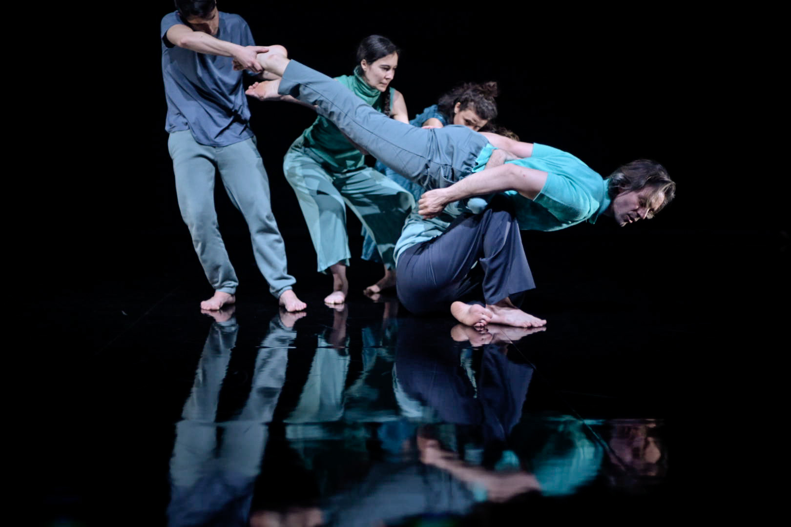 Los alumnos de Artes Escénicas asisten a la representación de danza